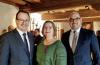 (V. l.) Thomas Zwiefelhofer, Honorarkonsul der Tschechischen Republik in Liechtenstein, mit Kateřina Fialková und Vizepremierminister der liechtensteinischen Regierung, Daniel Risch