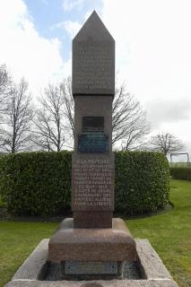 Monument Tchécoslovaque du cimetière de Chestres. 