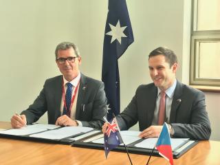 Podpis Memoranda o Pilotním programu práce a dovolené pro mládež (Foto: DFAT) 
