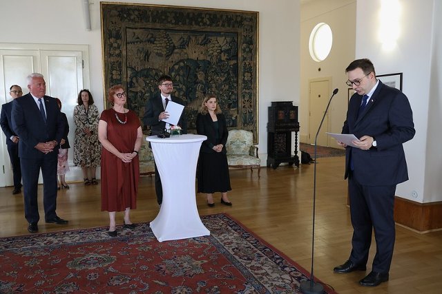 Ministr Lipavský předal Medaile Za zásluhy o diplomacii