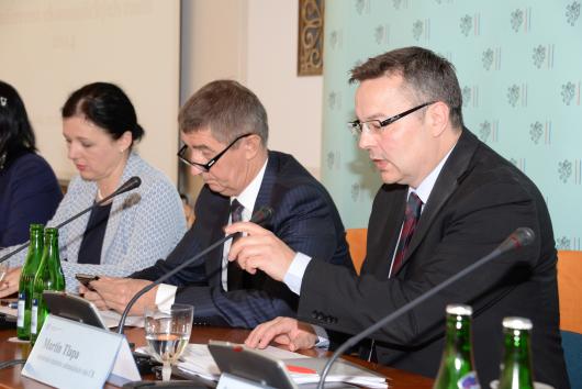 Náměstek Martin Tlapa, ministr průmyslu a obchodu Andrej Babiš, ministryně pro místní rozvoj Věra Jourová