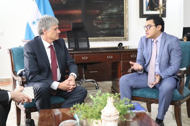 El Secretario de Estado R. Rubeš lideró consultas bilaterales en Honduras