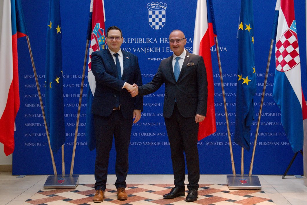 Minister Jan Lipavský visited Croatia and the local Czech community