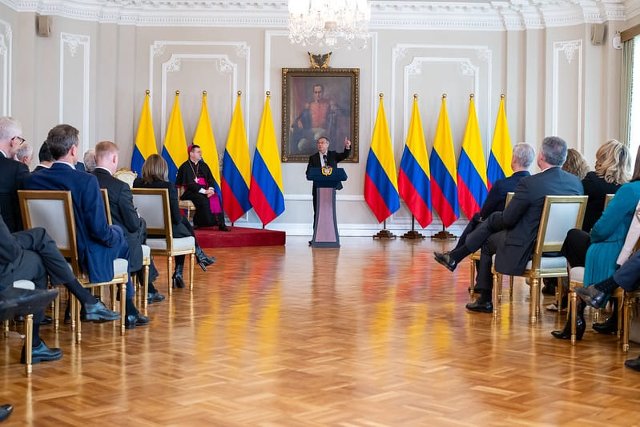 Setkání kolumbijského prezidenta s diplomatickým sborem