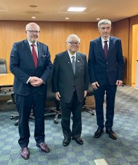 Vicepremiér Vlastimil Válek v Japonsku
