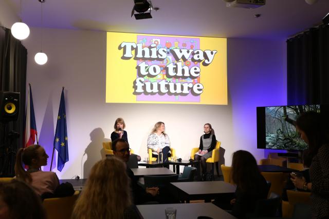 Milena Vicenová (UK), Claudie Maříková (SmartGuide), Hana Volná (MZV)