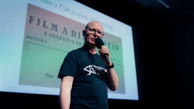 Média – Dějiny – Společnost