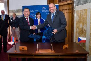 Signing a Memorandum between Prague ZOO and the Mongolian Ministry of the Environment