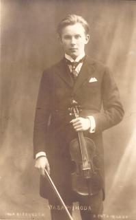 Váša Příhoda jako mladý houslista, v roce 1920