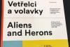 Kniha Pavla Karouse Vetřelci a volavky