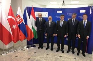Ministr Petříček jednal v Bratislavě s ministry zahraničí V4 a Turecka 
