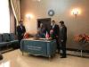 Podpis dohody velvyslancem Čumbou a náměstkem Khazaeim