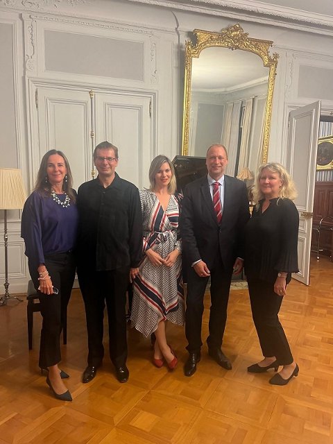 Koncert "Z českých luhů a hájů" (na snímku Pavlína Šrámková - ZVZÚ, Jiří Němeček - houslista, Alina Fistioc - asistentka HK T. Zwiefelhofera HK Vaduz, Tomáš Jan Podivínský - velvyslanec, Imola Bartha - klavíristka)