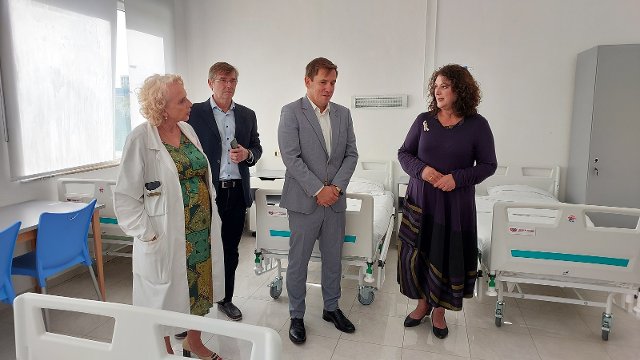 Ambassador K. Urban and councellor P. Vlk with director of Mother Tereza medical center (right) and director of onccology (left)