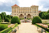 Informace a doporučení pro krajany v roce 2026: jazykové kurzy a stipendia