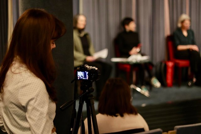 Wie arbeiten LiteraturübersetzerInnen heute mit künstlicher Intelligenz?