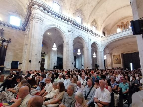 Público de la Catedral 