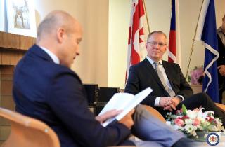 Vzpomínková akce se čtením textů Václava Havla na Velvyslanectví České republiky v Tbilisi