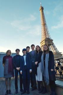 Les étudiants et leur professeur à l’Ambassade
