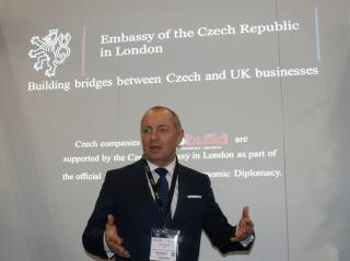 Velvyslanec L. Sečka Zástupci firmy Luxusní povrchy Němec Britští představitelé českého výrobce OPOP Velvyslanec L. Sečka a britský zástupce české firmy Master Therm Britští představitelé české firmy Petrojet Trade Česká společnost Unites Česká firma Lumitrix Majitel firmy Kaska se spolupracovníkem a zástupcem ekonomicko-obchodního úseku velvyslanectví ČR VKM Solutions Velvyslanec L. Sečka a představitelé firmy Smart Heating CZ