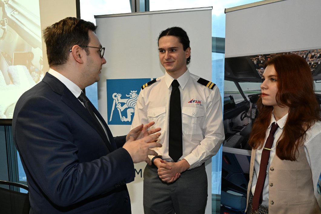 Ministr Lipavský představil projekt výcviku ukrajinských dopravních pilotů v Česku