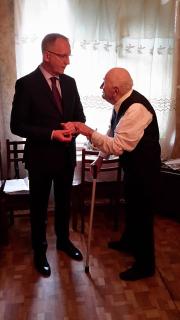 Blahopřání 93letému veteránovi II. světové války panu Iraklimu Kandarelimu k 72. výročí konce II. světové války