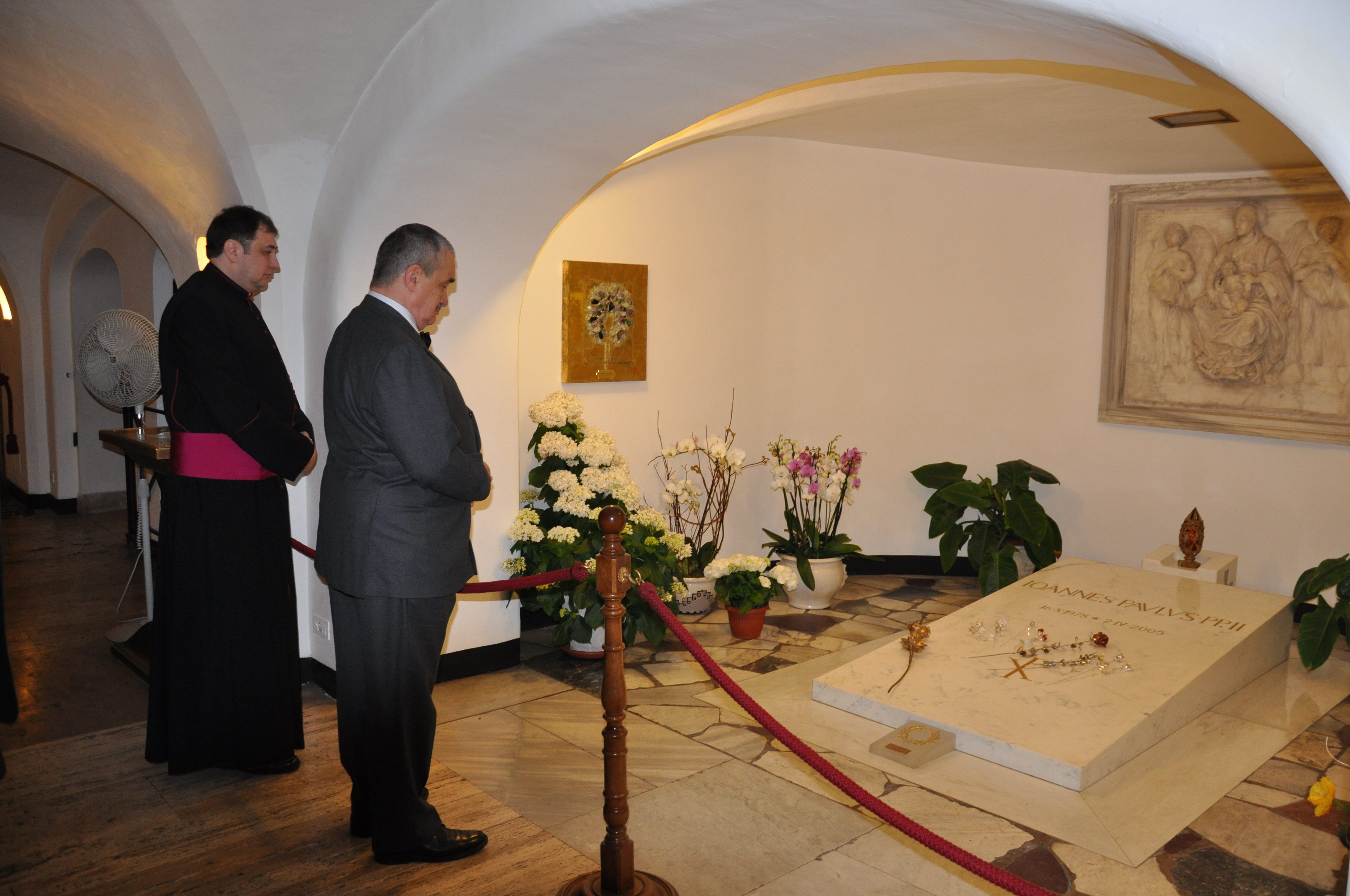 Ministr se poklonil památce papeže Jana Pavla II.