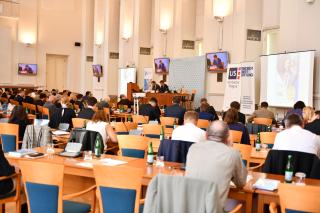 Náměstek Petříček na symposiu k české zahraniční politice