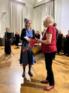 Thanking to Alena Šamonilová, Chairperson of the Czech-Slovenian Society. 