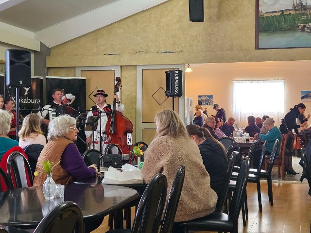Během akce vystoupil místní folklórní soubor Kukabura.