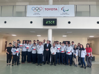 Meeting with Czech workers in Toyota Takaoka Assembly Plant. 