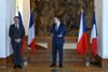 Ministr Jan Lipavský předal francouzskému velvyslanci Alexisi Dutertrovi medaili „Za zásluhy o diplomacii“
