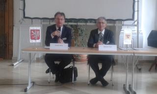 Delegationsleiter Tomáš Kafka vom Ministerium für Auswärtige Angelegenheiten der Tschechischen Republik und Bertold Flierl von der Bayerischen Staatskanzlei.  