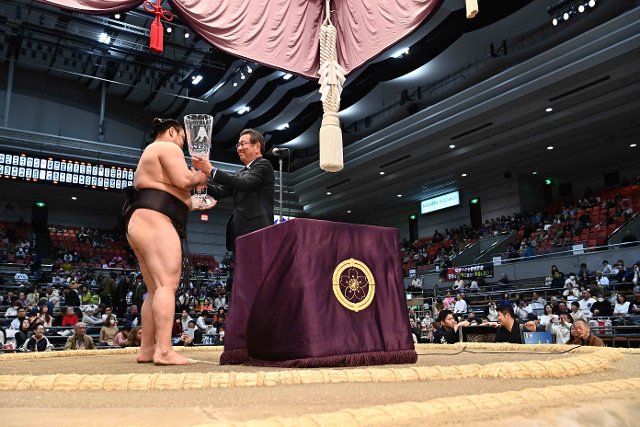 Handover of the Czech Cup to the winner of the Spring Grand Sumo Tournament in Osaka, March 2026.