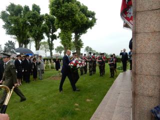 Ceremonie na československém vojenském hřbitově La Targette.