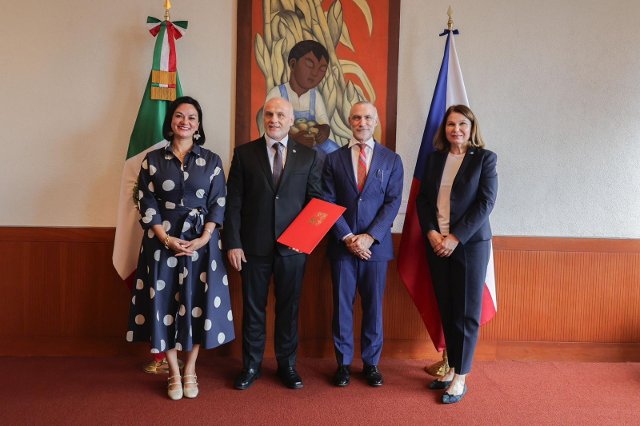Embajador Tomáš Hart enregó copias de Cartas Credenciales
