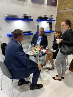 Empresa Chuděj en la Expo Obra Blanca