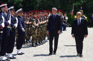 Ceremonie na Ministerstvu obrany Francouzské republiky.