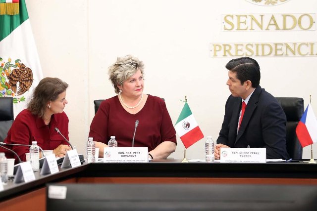 La reunión en el Senado mexicano 2