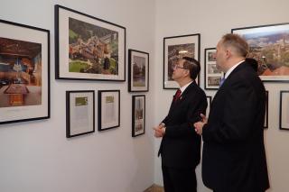  Čestným hostem vernisáže byl  předseda vlády státu Penang Lim Guan Eng 