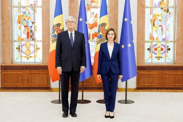 Ambasadorul Jaromír Plíšek și președinta Maia Sandu