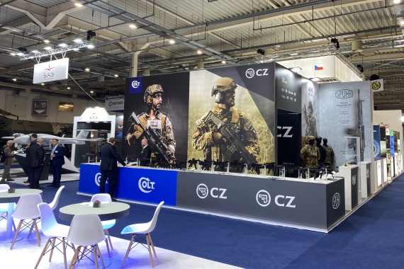 Stánek společnosti Colt CZ na veletrhu DEFEA 2023